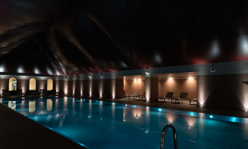 The swimming pool at nighttime at the Woolfox golf club and spa facility